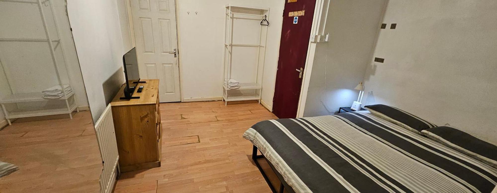 No Frills & Nothing Fancy 1 Bed Studio City Centre كارديف المظهر الخارجي الصورة